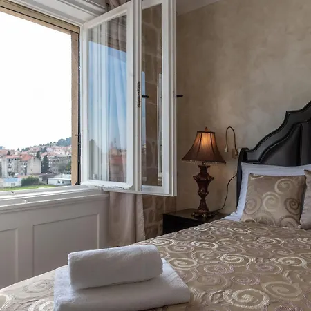 Queen Mary Luxury Lejlighed