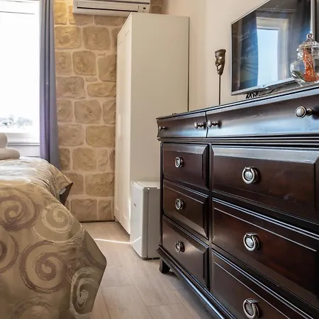 Queen Mary Luxury Διαμέρισμα *