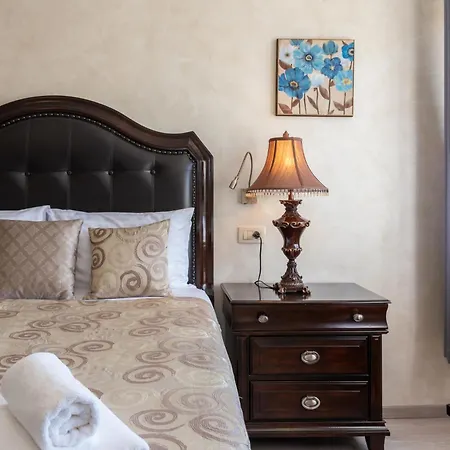 Queen Mary Luxury Спліт