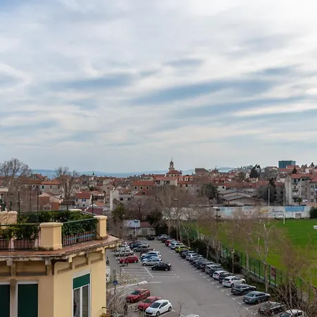 Queen Mary Luxury Διαμέρισμα *